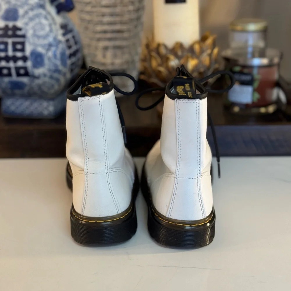 🤍 DR. MARTENS WHITE LEATHER LACE UP ANKLE BOOTS! - Picture 5 of 9